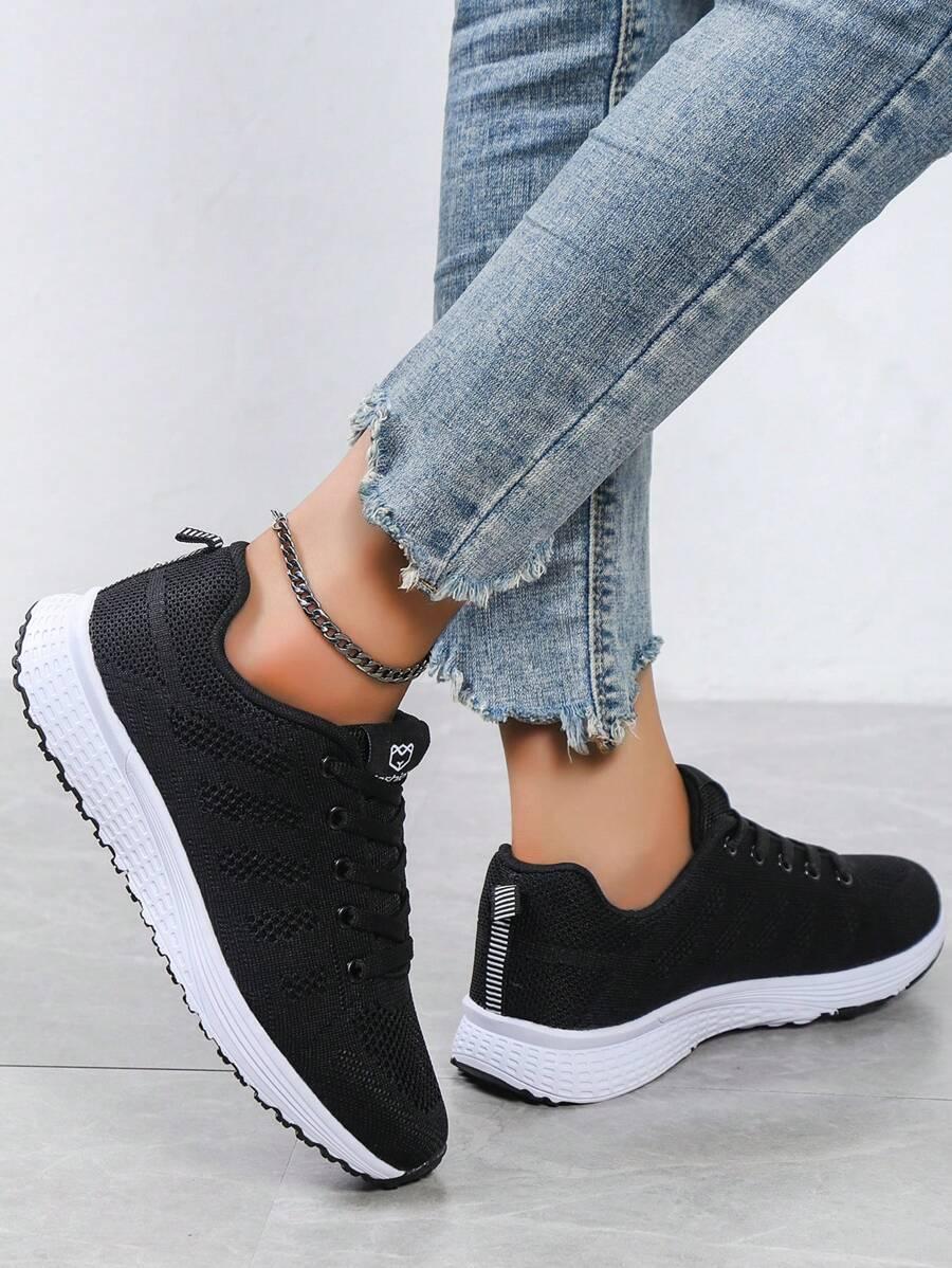 czarne buty sportowe