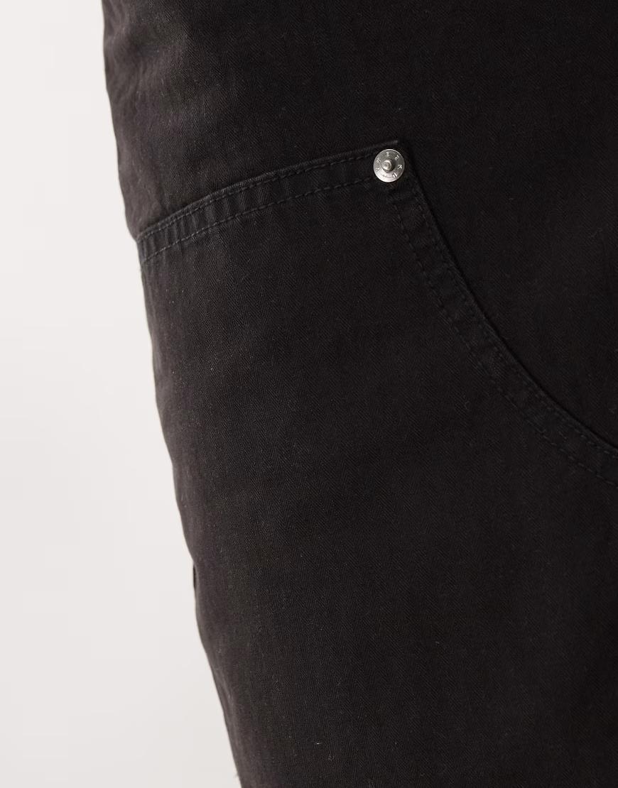 czarne spodenki jeans
