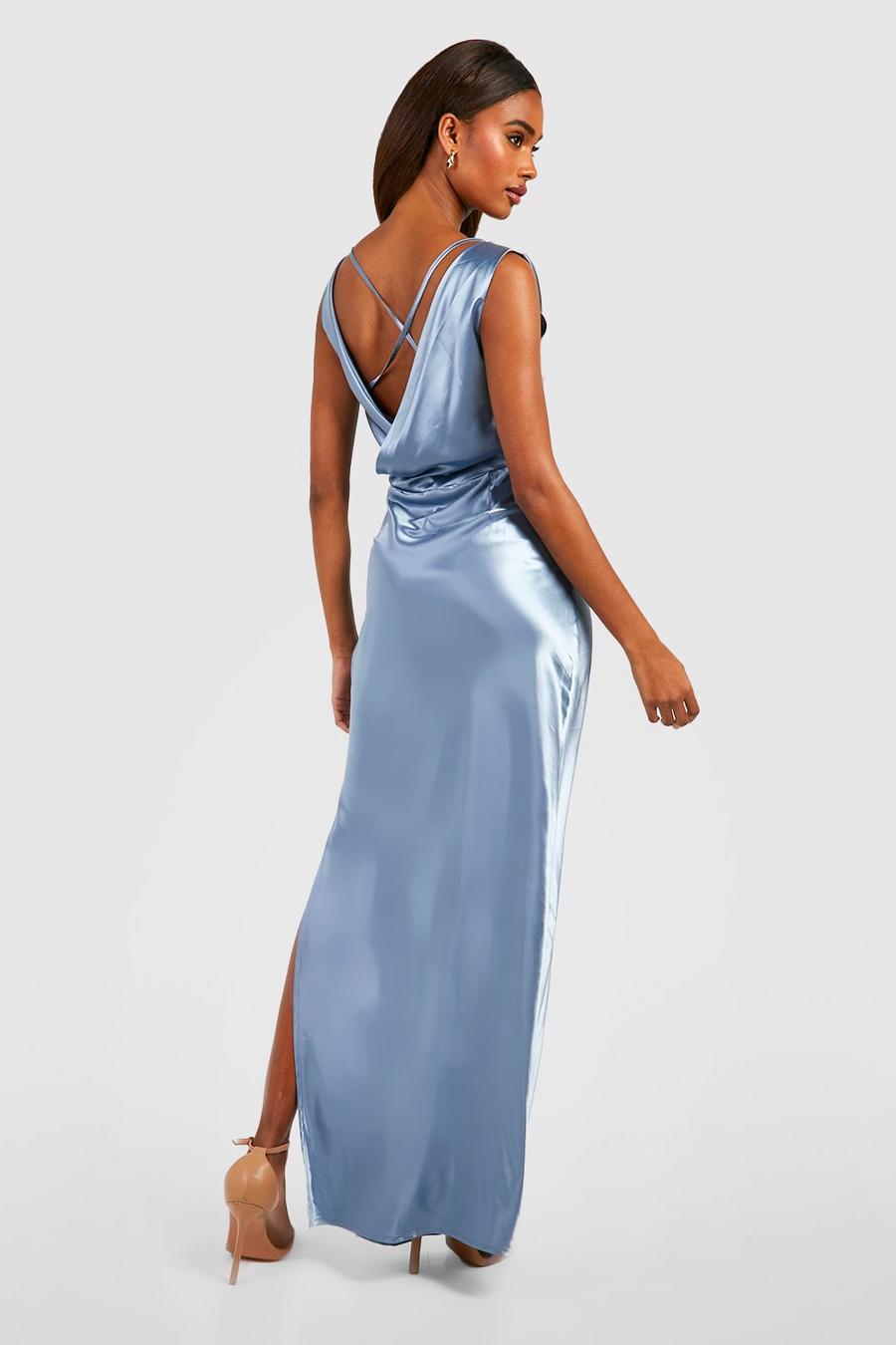 satynowa niebieska maxi sukienka lejący dekolt