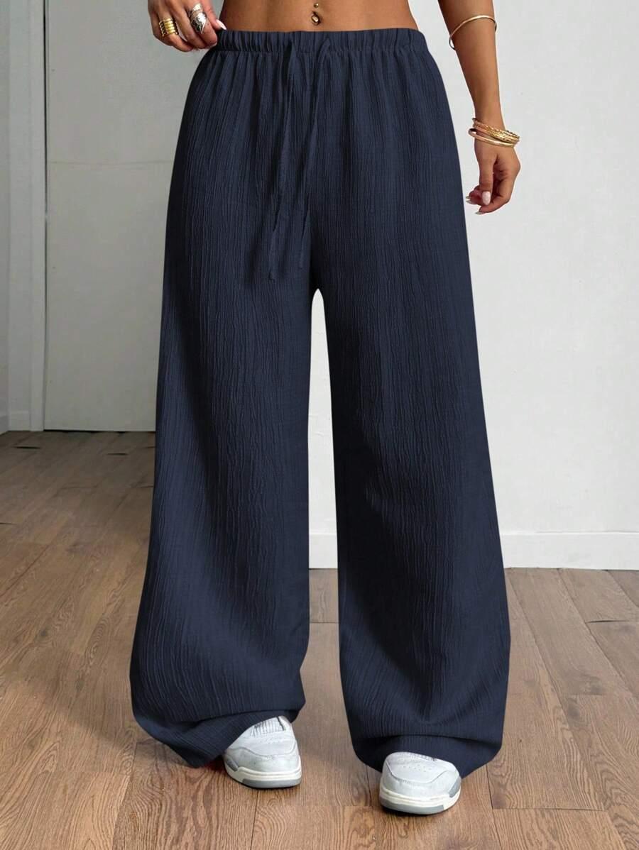 granatowe spodnie casual