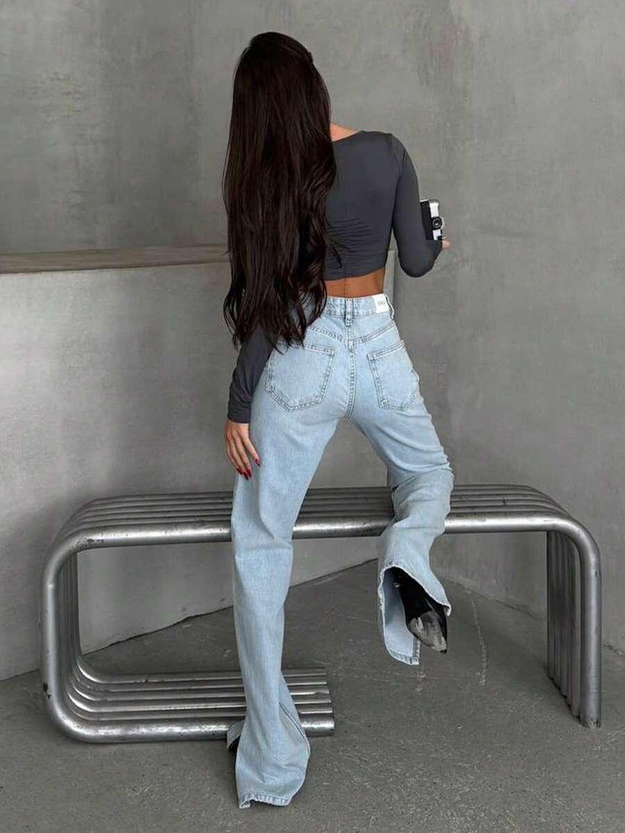 niebieskie spodnie jeans 