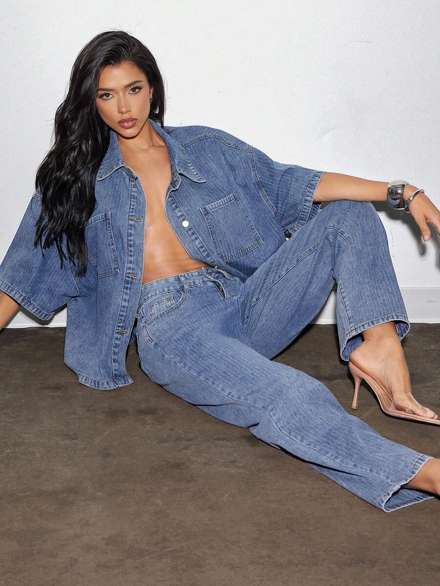 niebieskie spodnie jeans