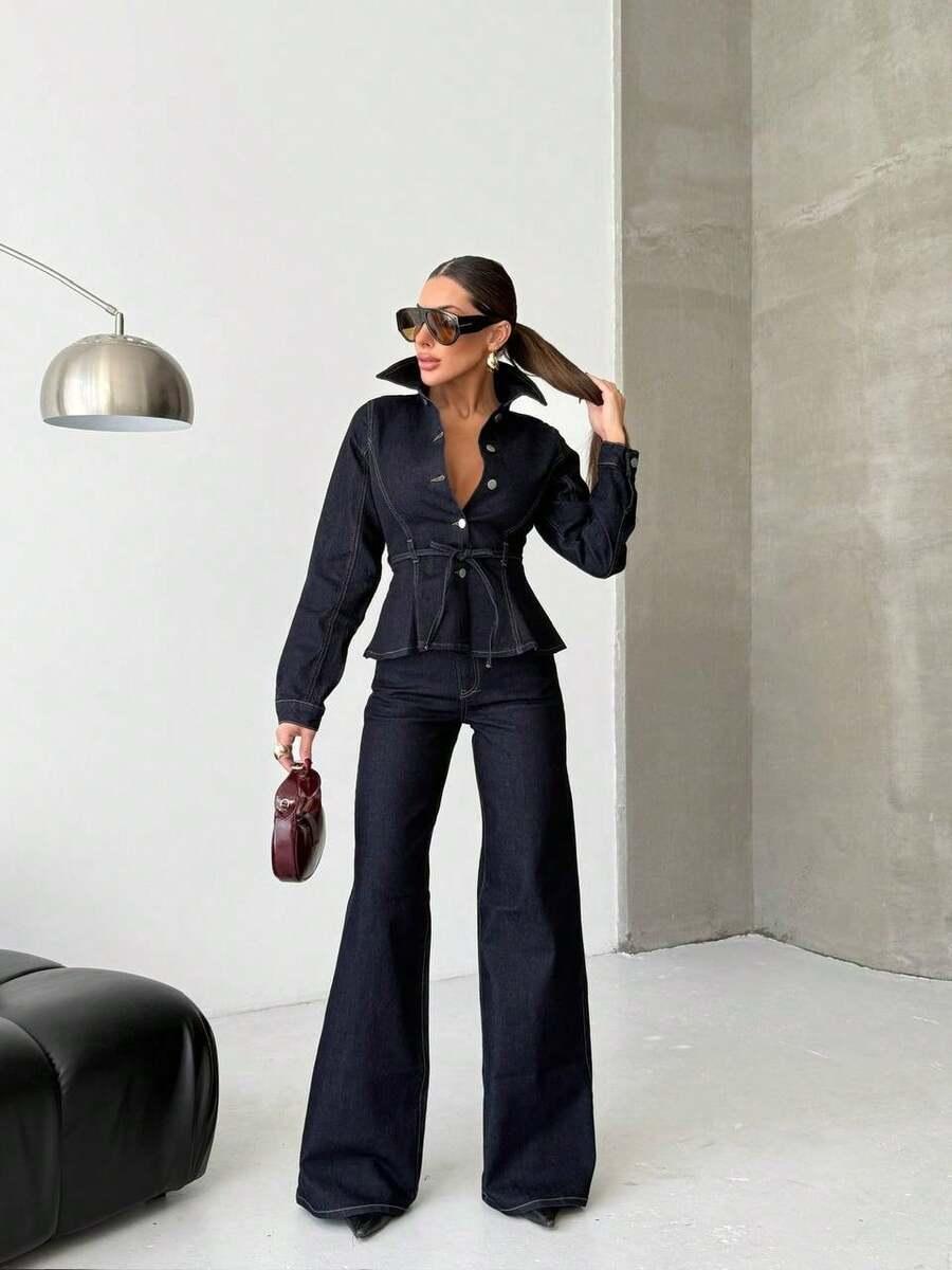 granatowe spodnie jeans