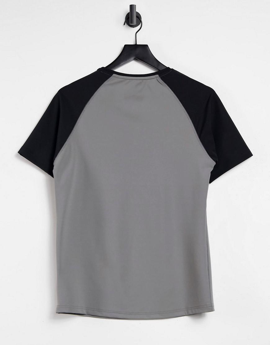 sportowy t-shirt okrągły dekolt