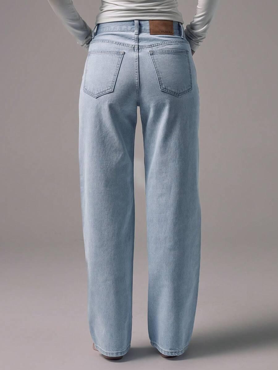 niebieskie spodnie jeans 