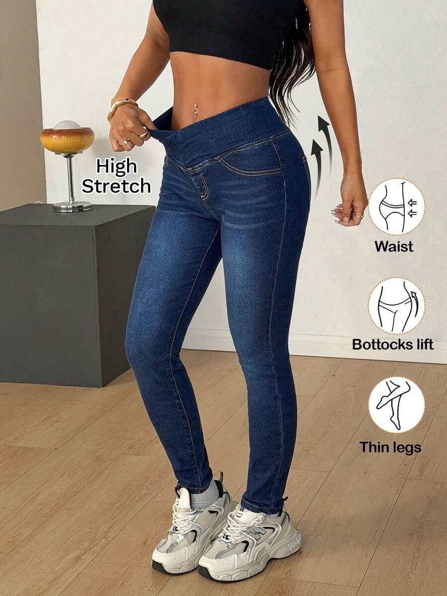 niebieskie jeansy rurki