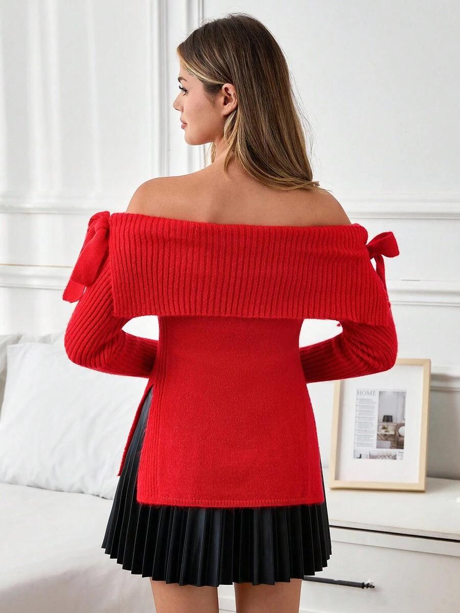 czerwony sweter odkryte ramiona