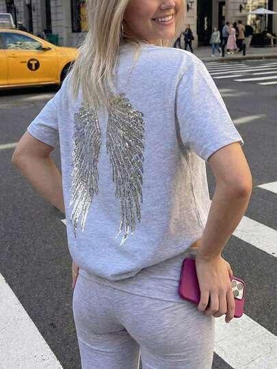 T-SHIRT Z APLIKACJĄ Z CEKIN 