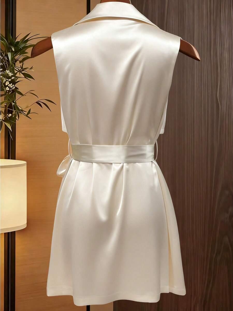 beżowa satynowa sukienka mini kołnierzyk