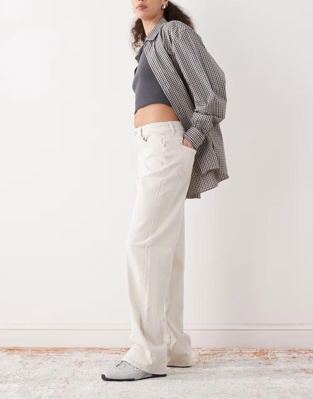 ecru spodnie jeans zamek