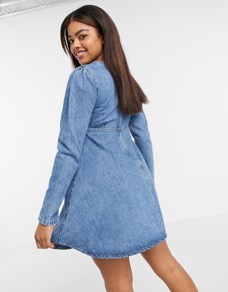 niebieska jeansowa mini sukienka