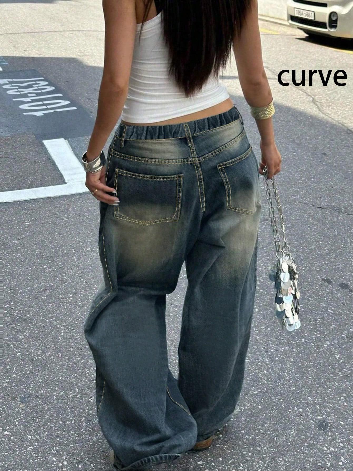 niebieskie spodnie jeans