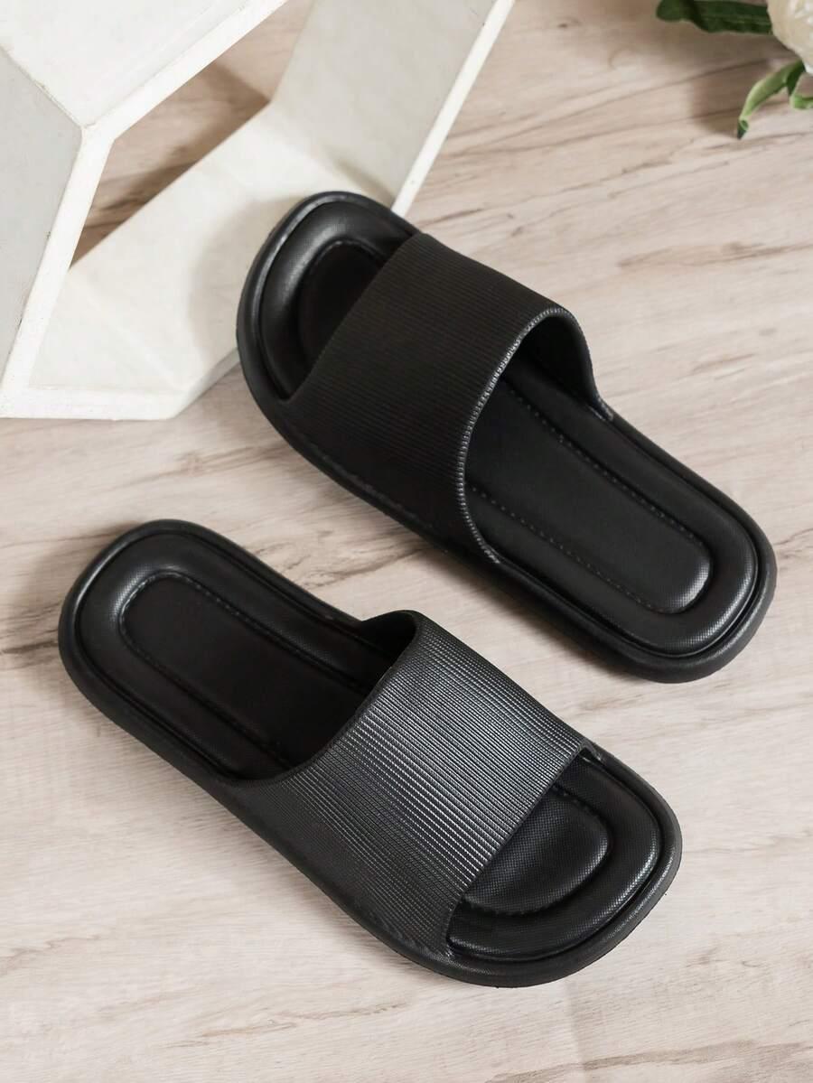 czarne klapki casual tekstura