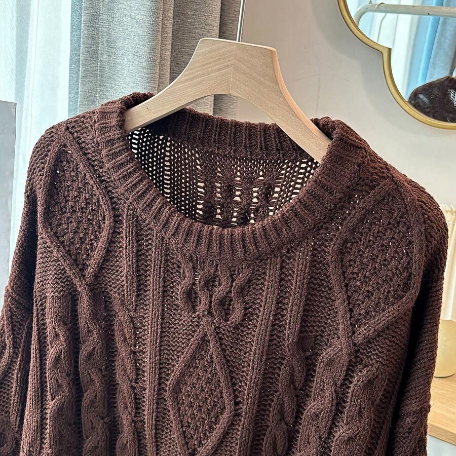 brązowy sweter okrągły dekolt