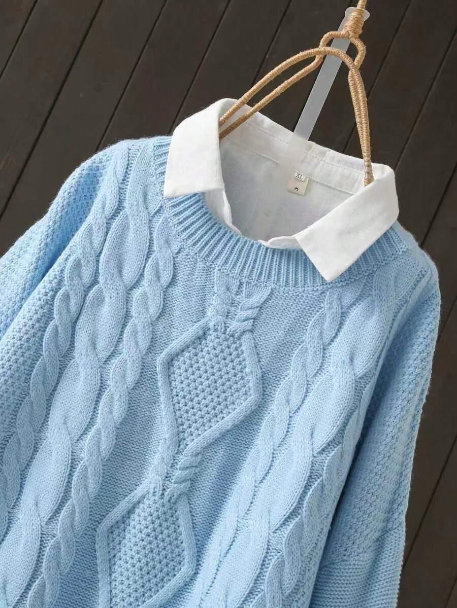 niebieski sweter oversize