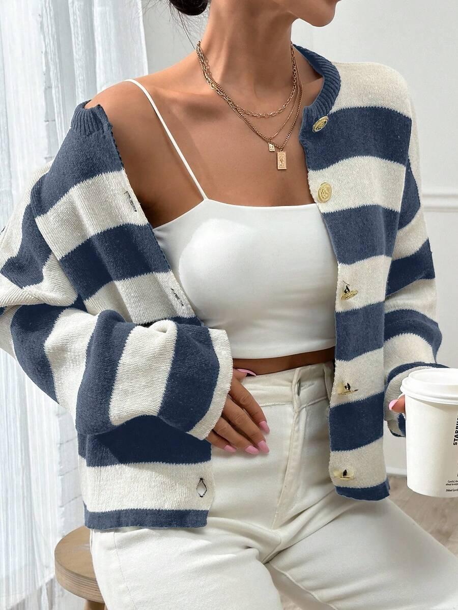 sweter guziki paski 