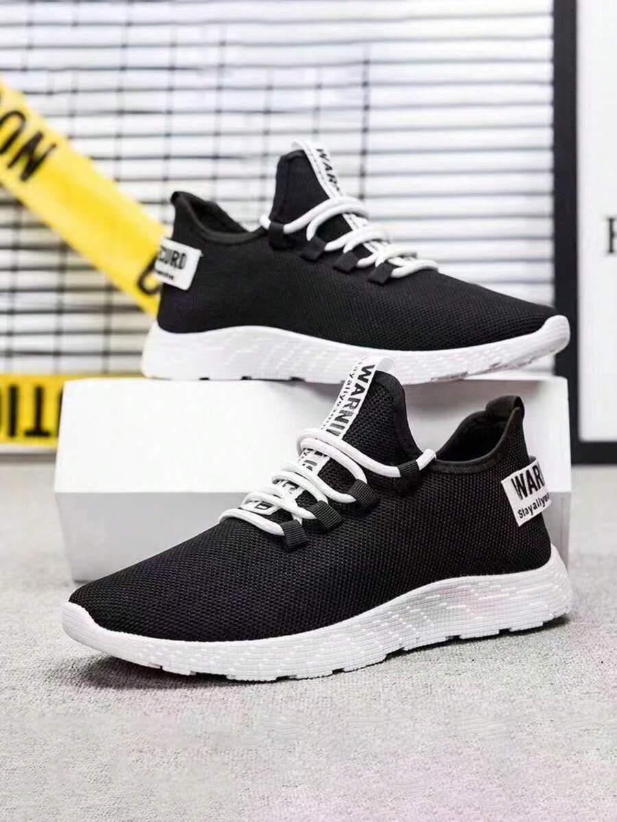 czarne buty sportowe