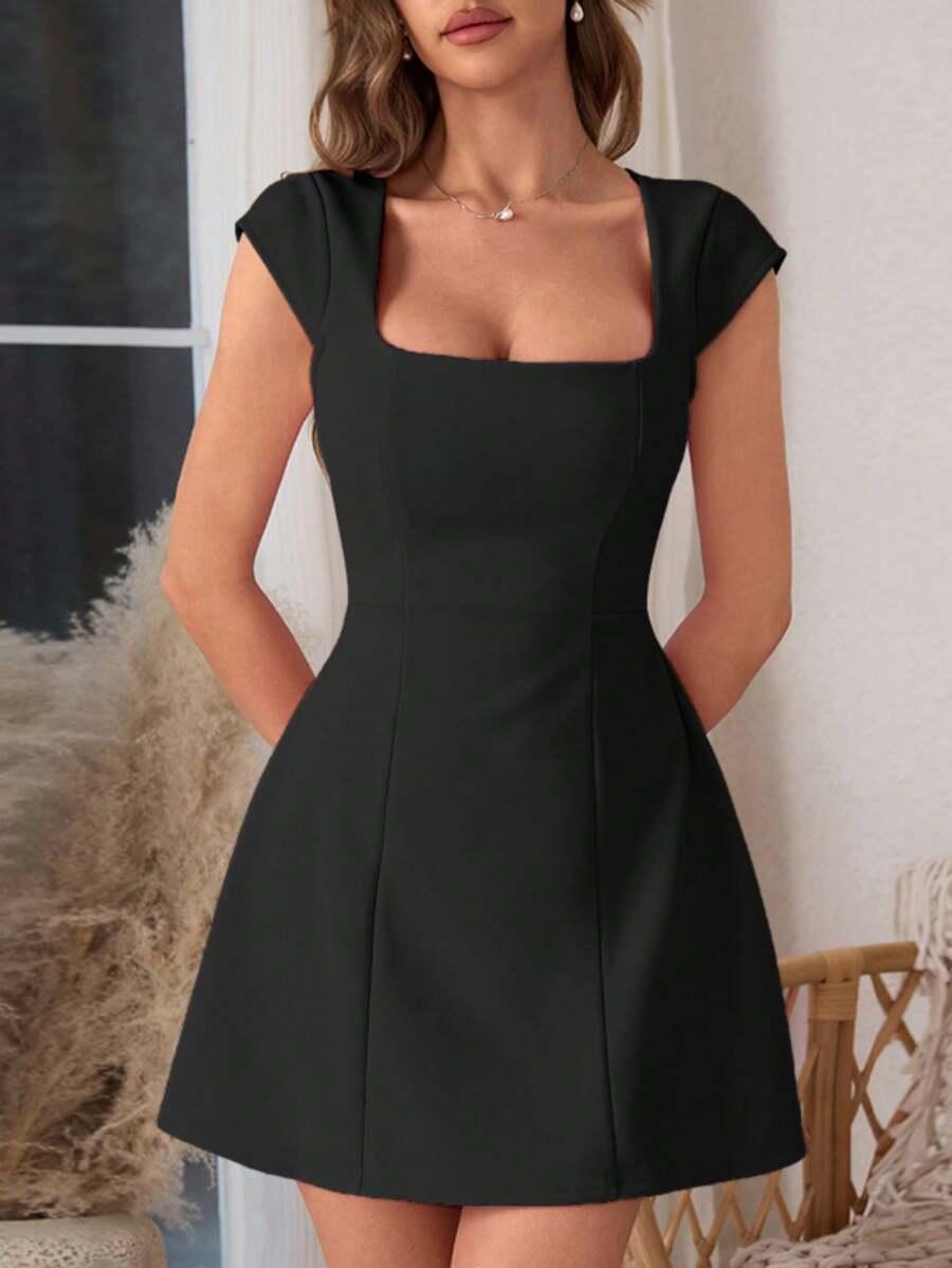 CZARNA MINI SUKIENKA