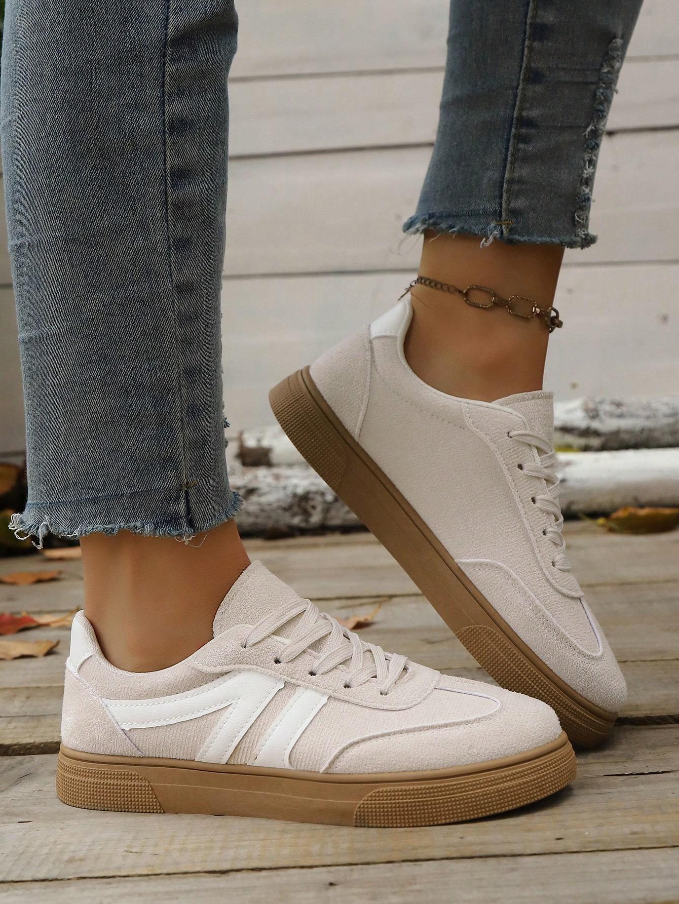 beżowe buty sportowe