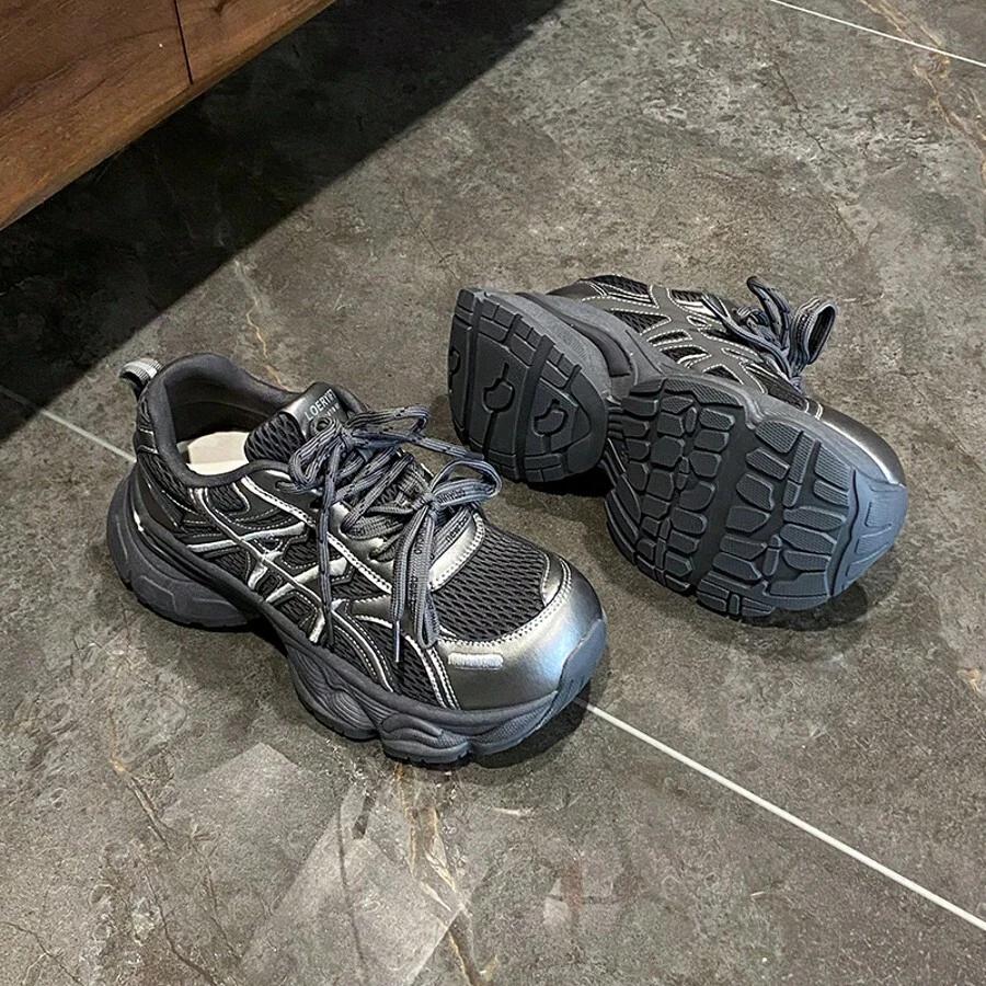 sznurowane buty sportowe