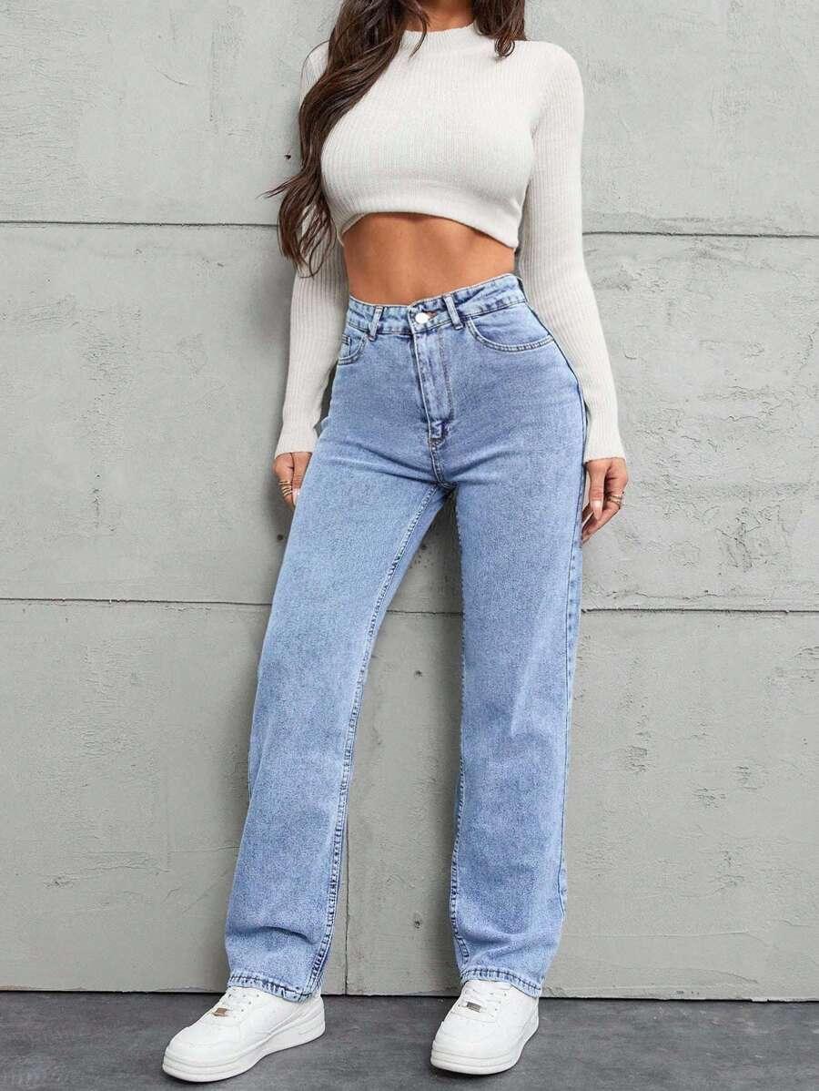 niebieskie spodnie jeans