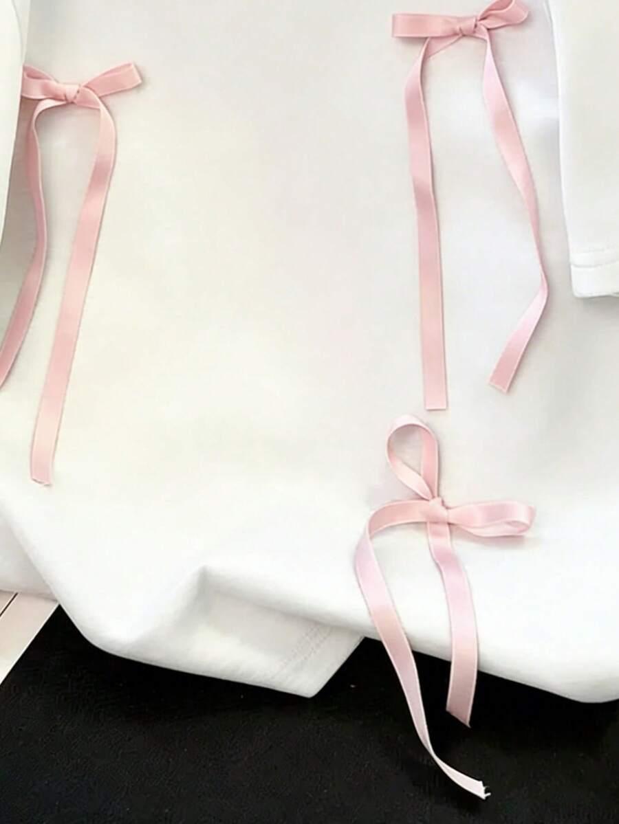 biały t-shirt kokardy