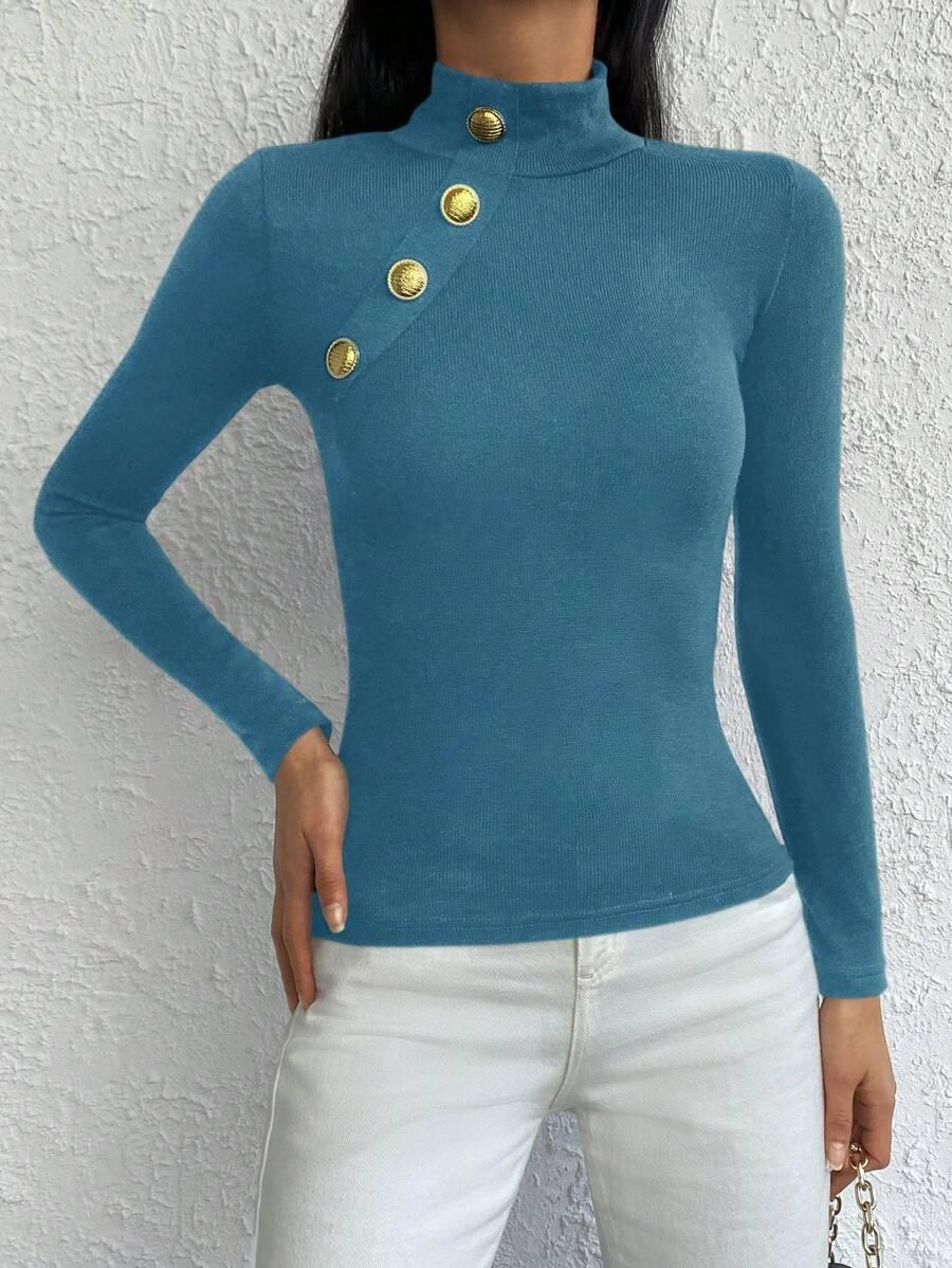 DOPASOWANY SWETER Z OZDOBNYMI GUZIKAMI 