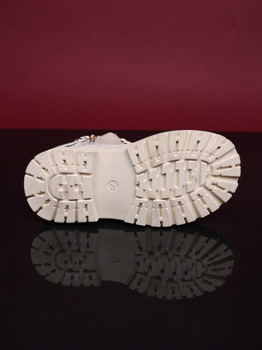 BEŻOWE BOTKI ZAMEK