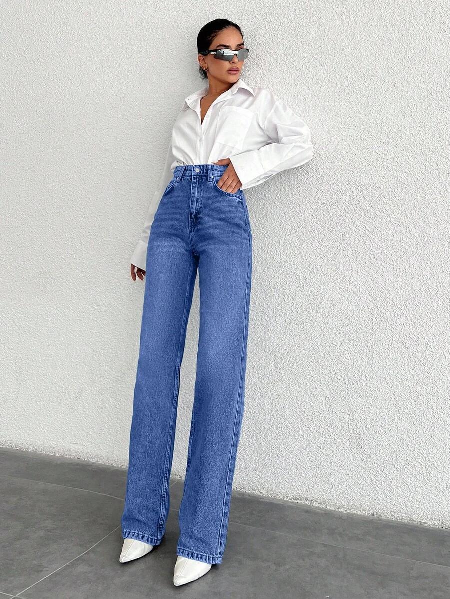 niebieskie spodnie jeans 