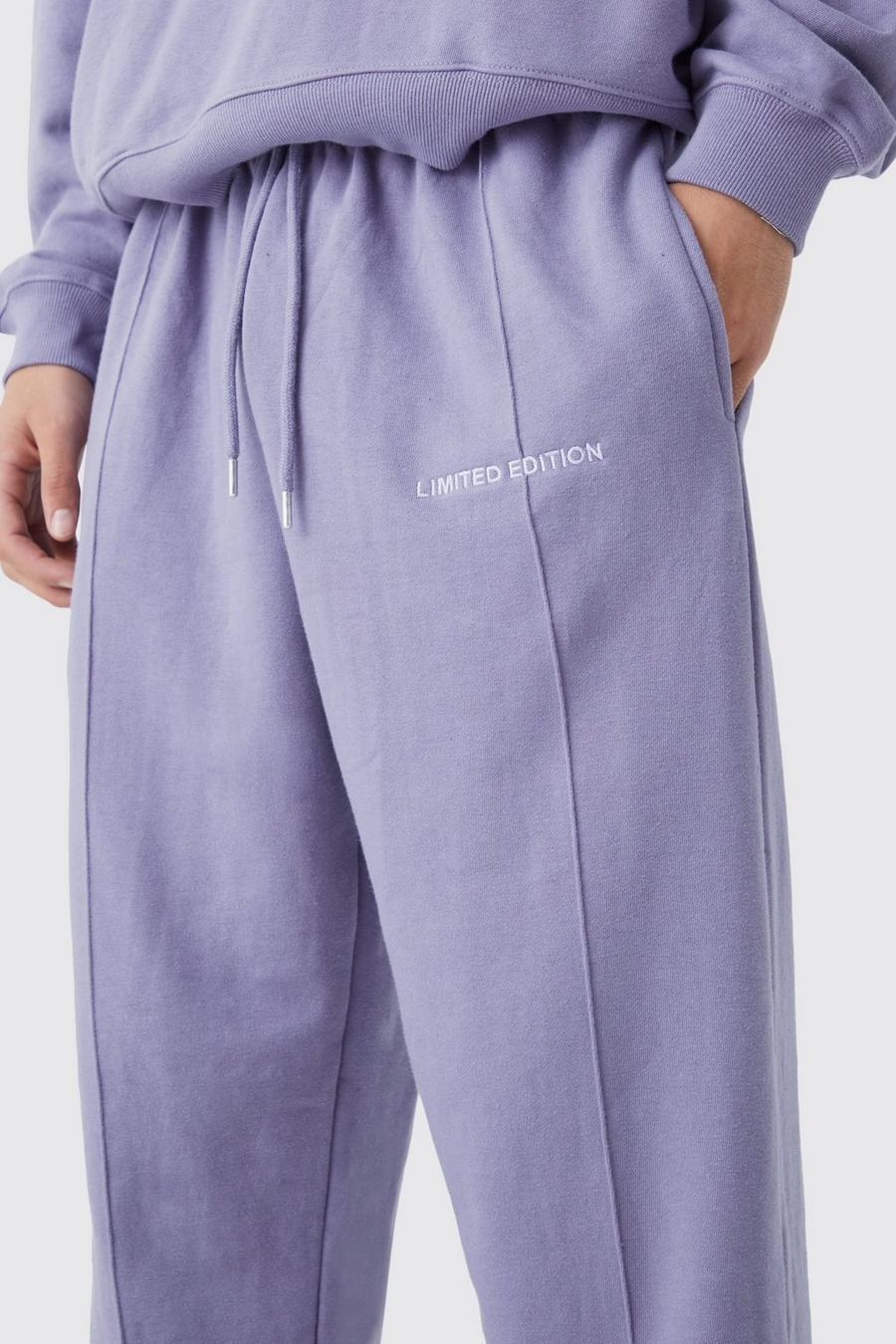 fioletowe spodnie dresowe napis limited edition