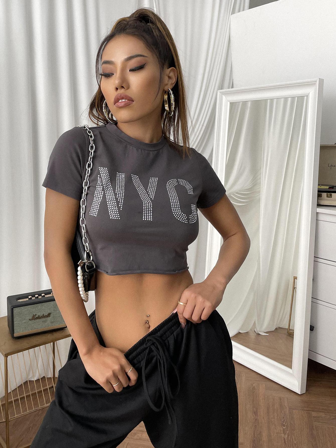 szary crop top napis nyc połysk