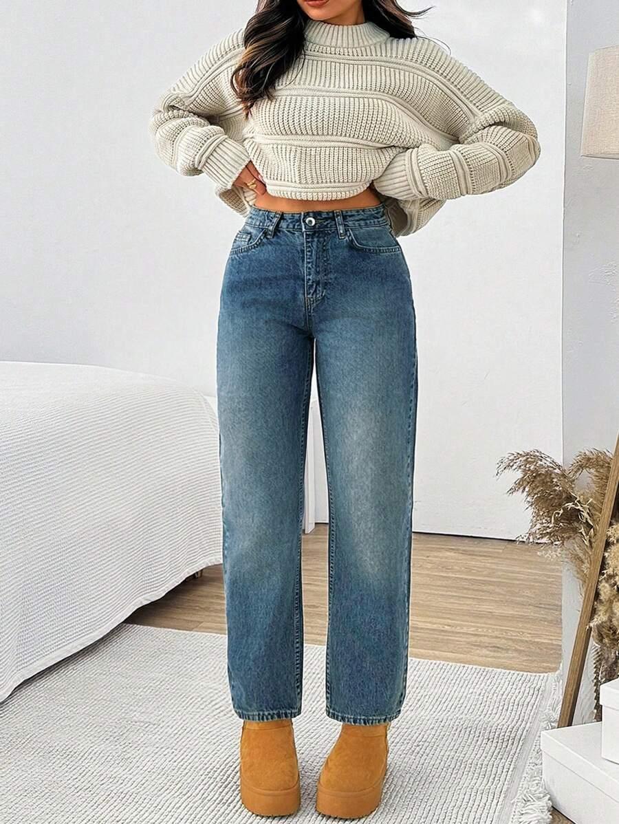 niebieskie spodnie jeans