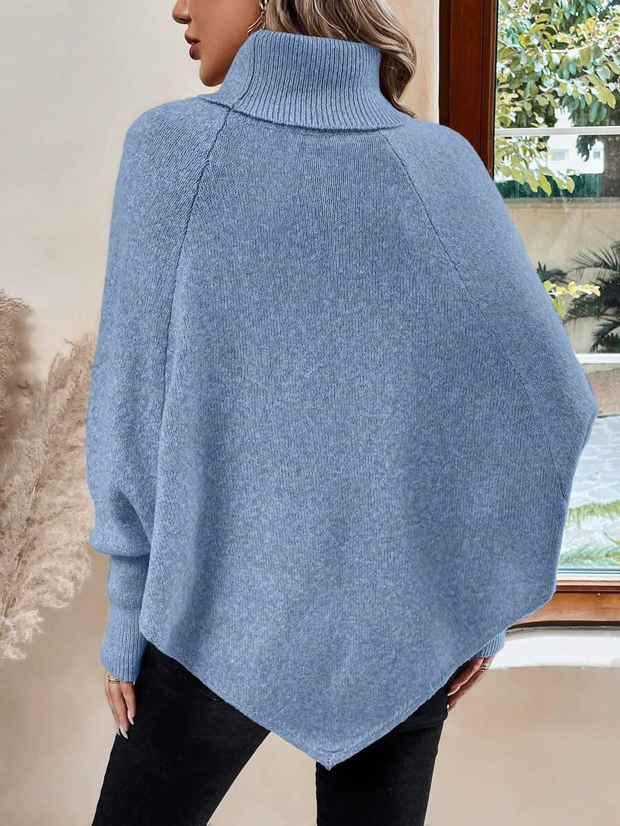 niebieski sweter z golfem ponczo