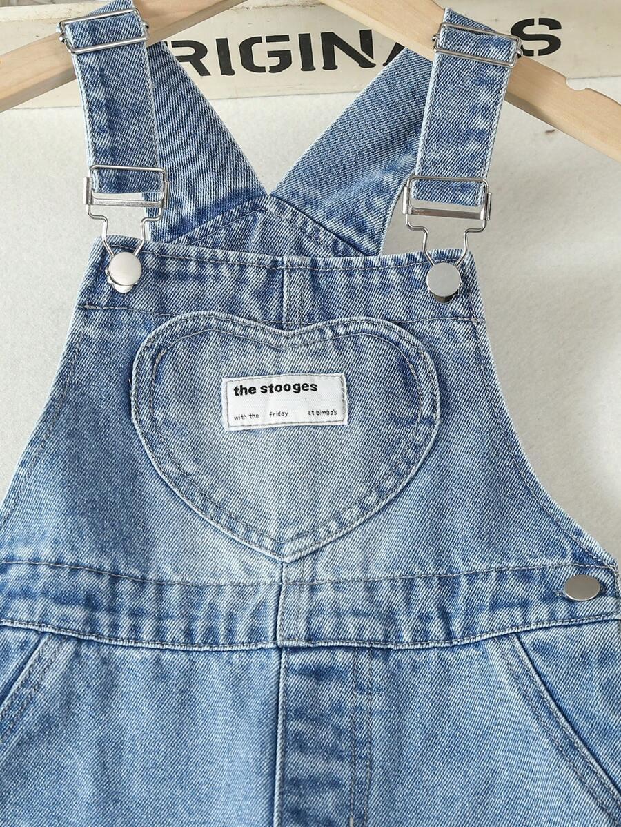niebieskie ogrodniczki jeansowe wzór