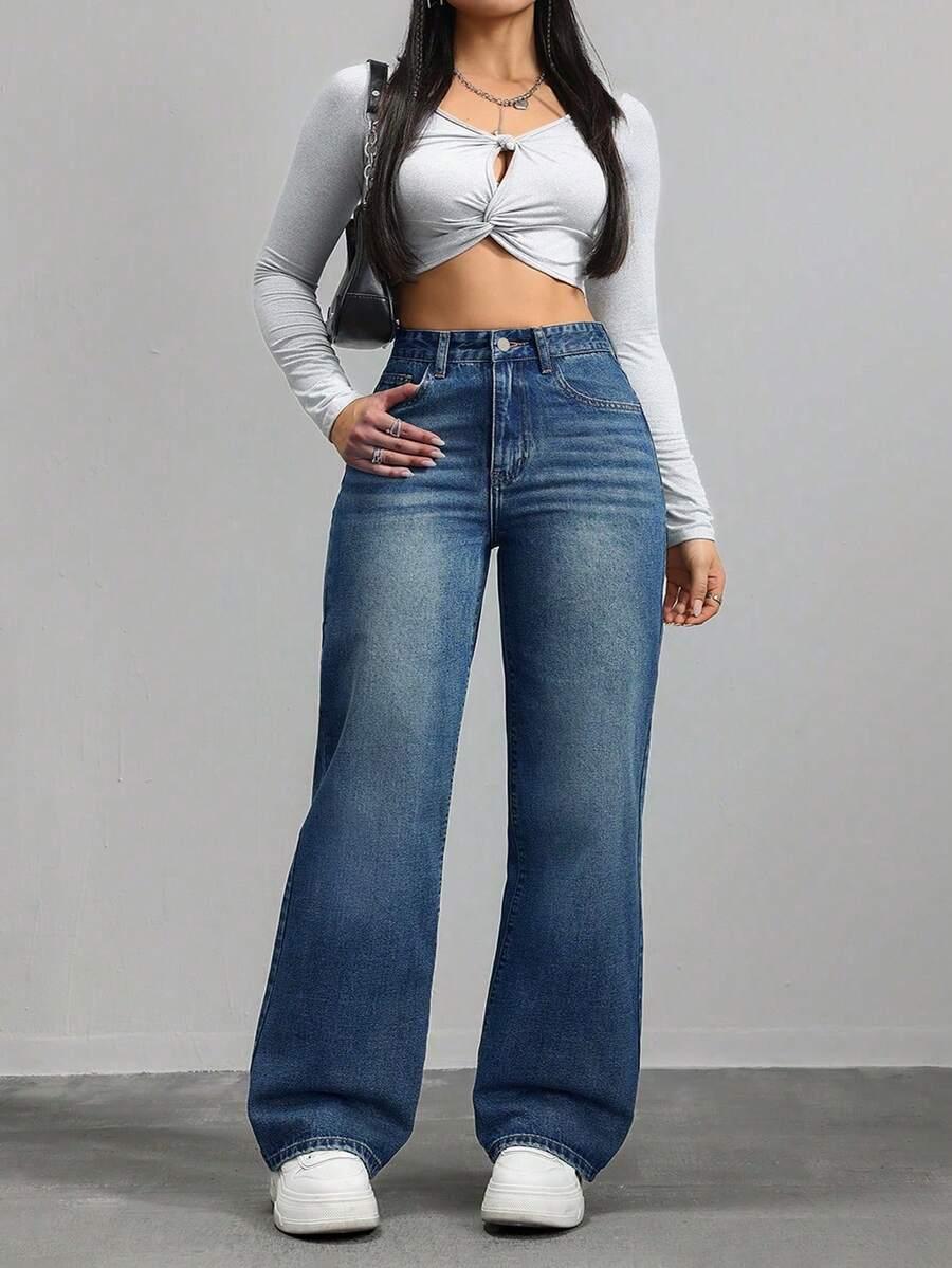 niebieskie spodnie jeans