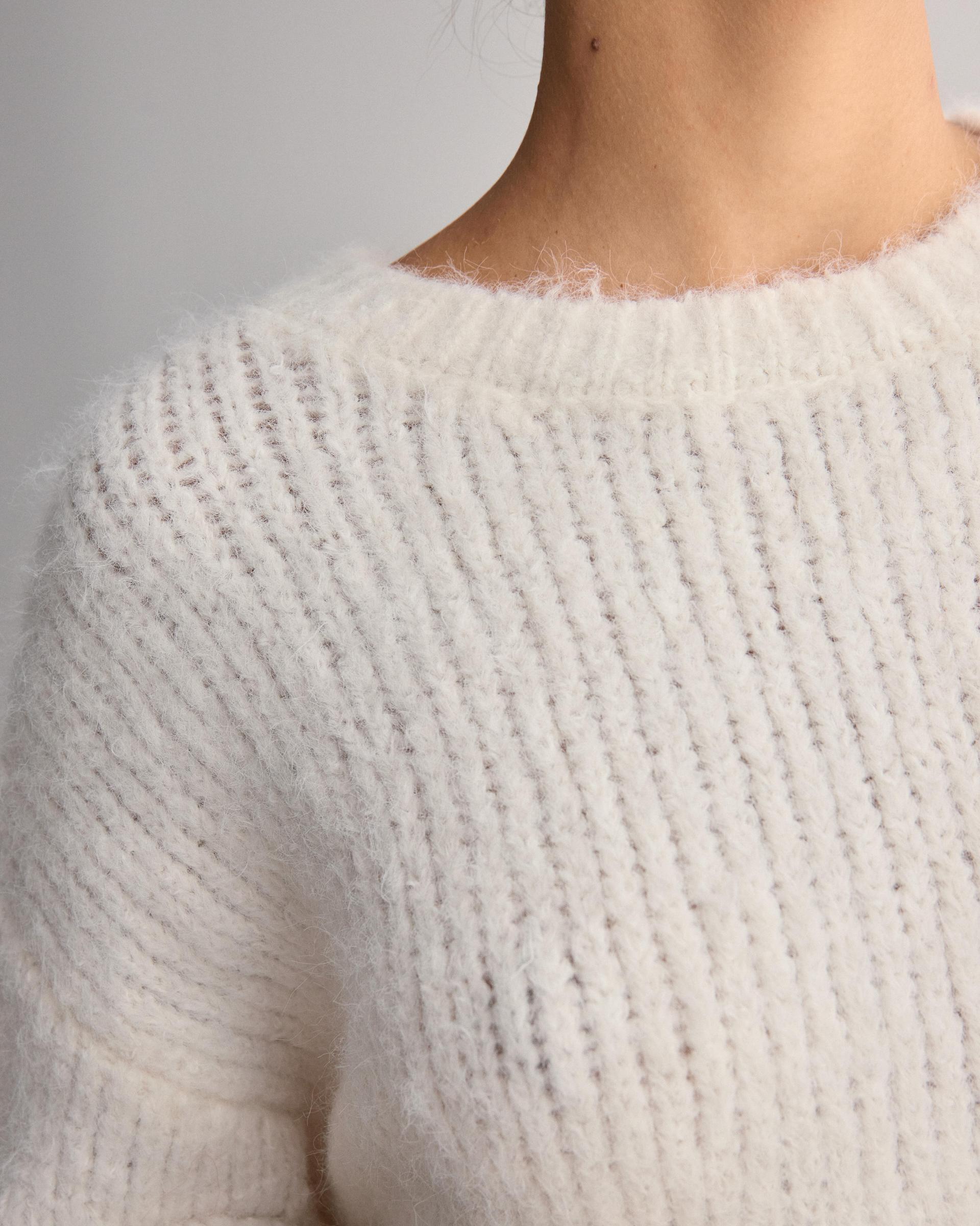 biały sweter oversize