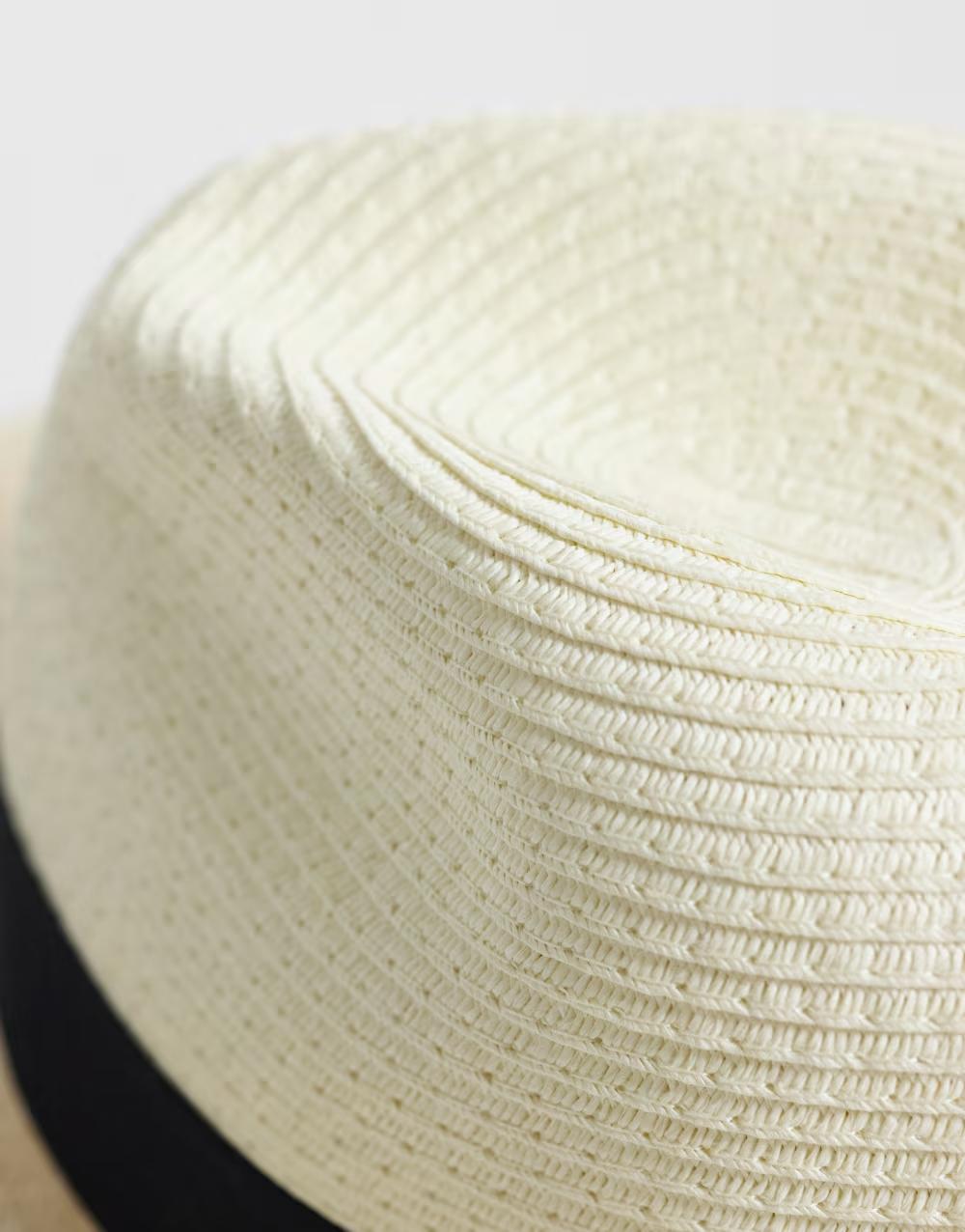 beżowy kapelusz fedora