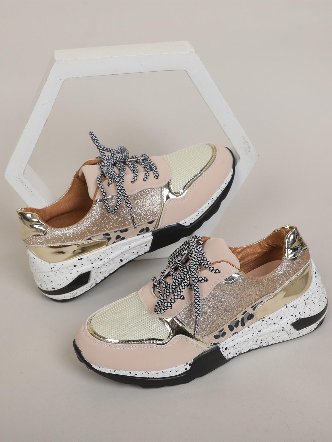 Sportowe buty wiązanie 
