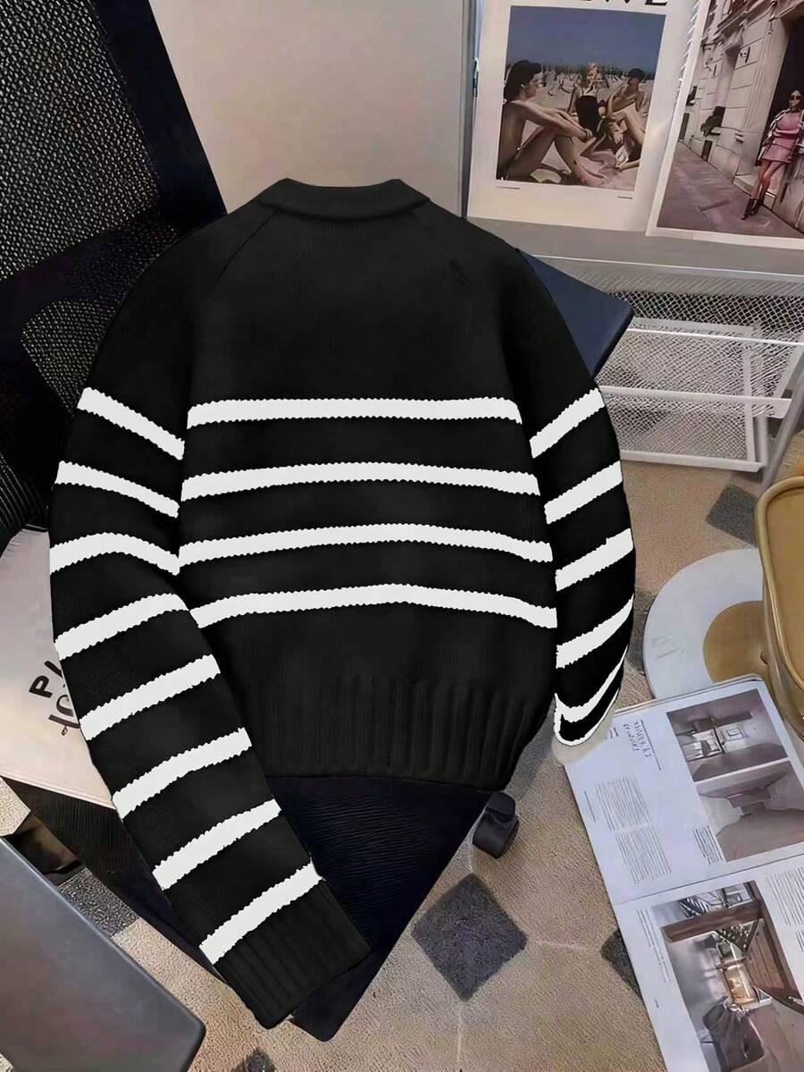 dzianinowy sweter wzór paski 