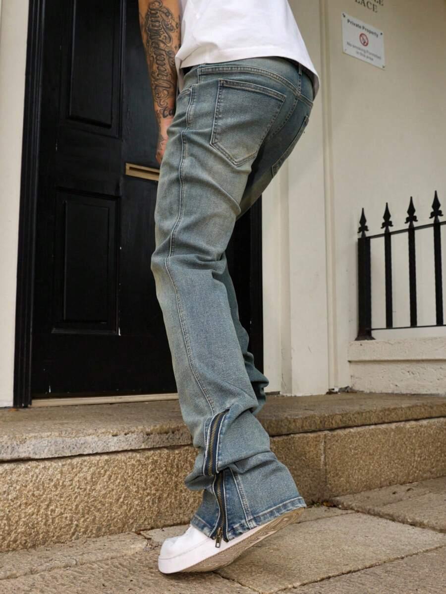 niebieskie spodnie jeans