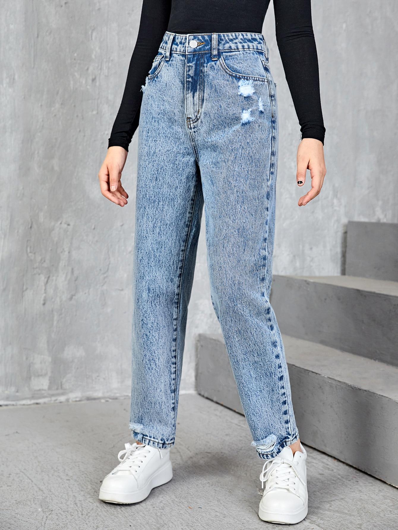 niebieskie spodnie jeans 