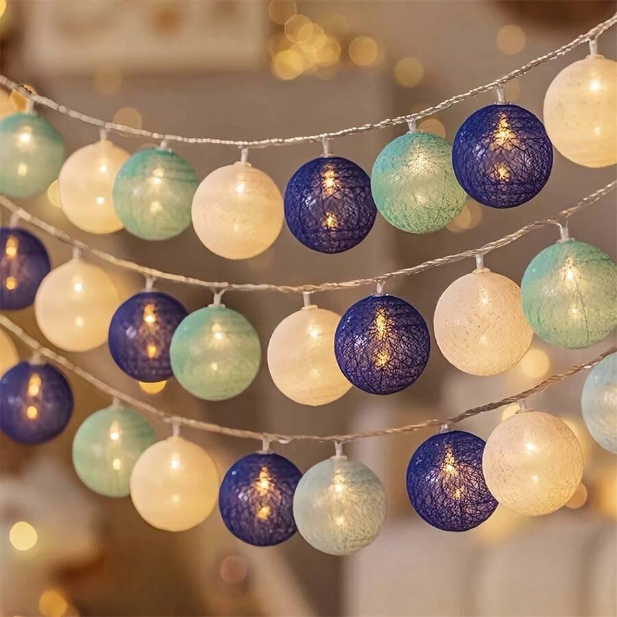 niebieskie lampki dekoracyjne