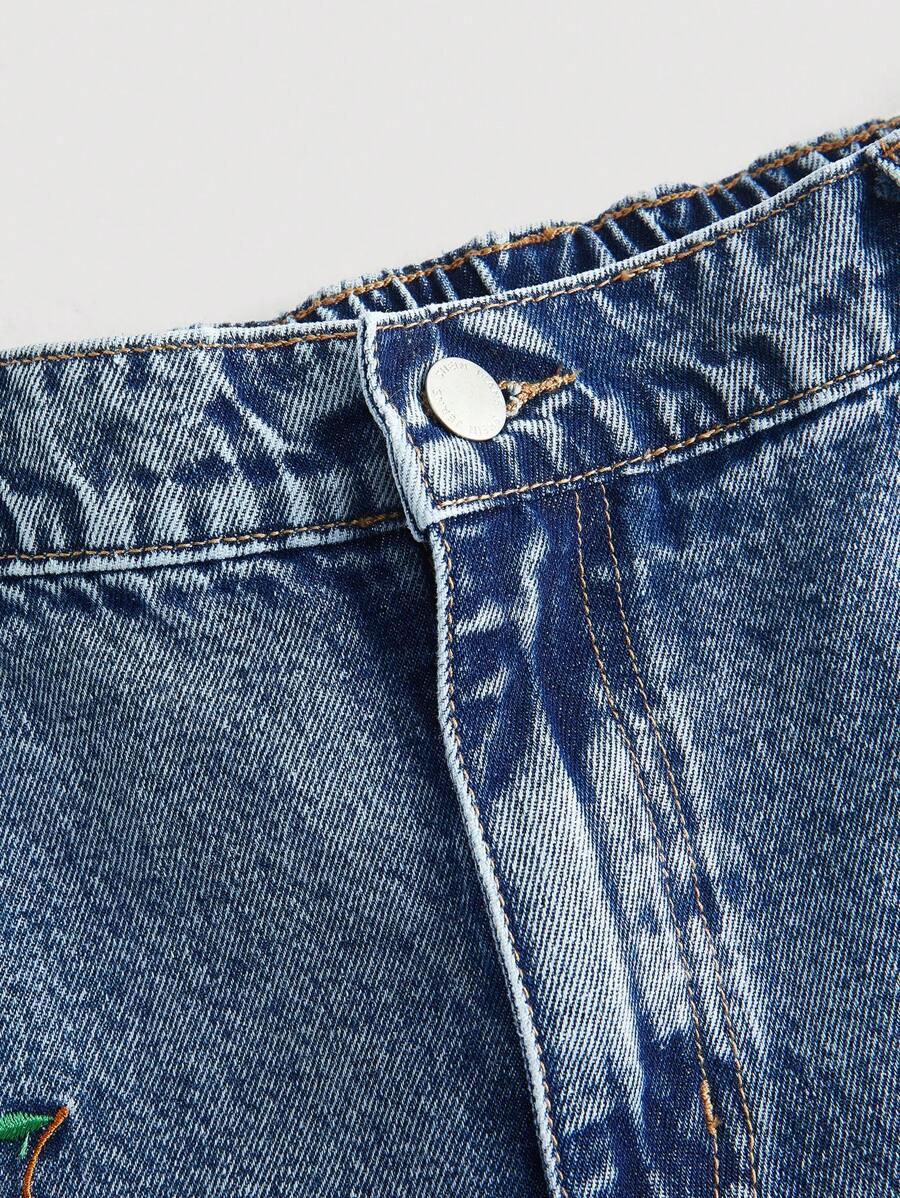 niebieskie spodnie jeans