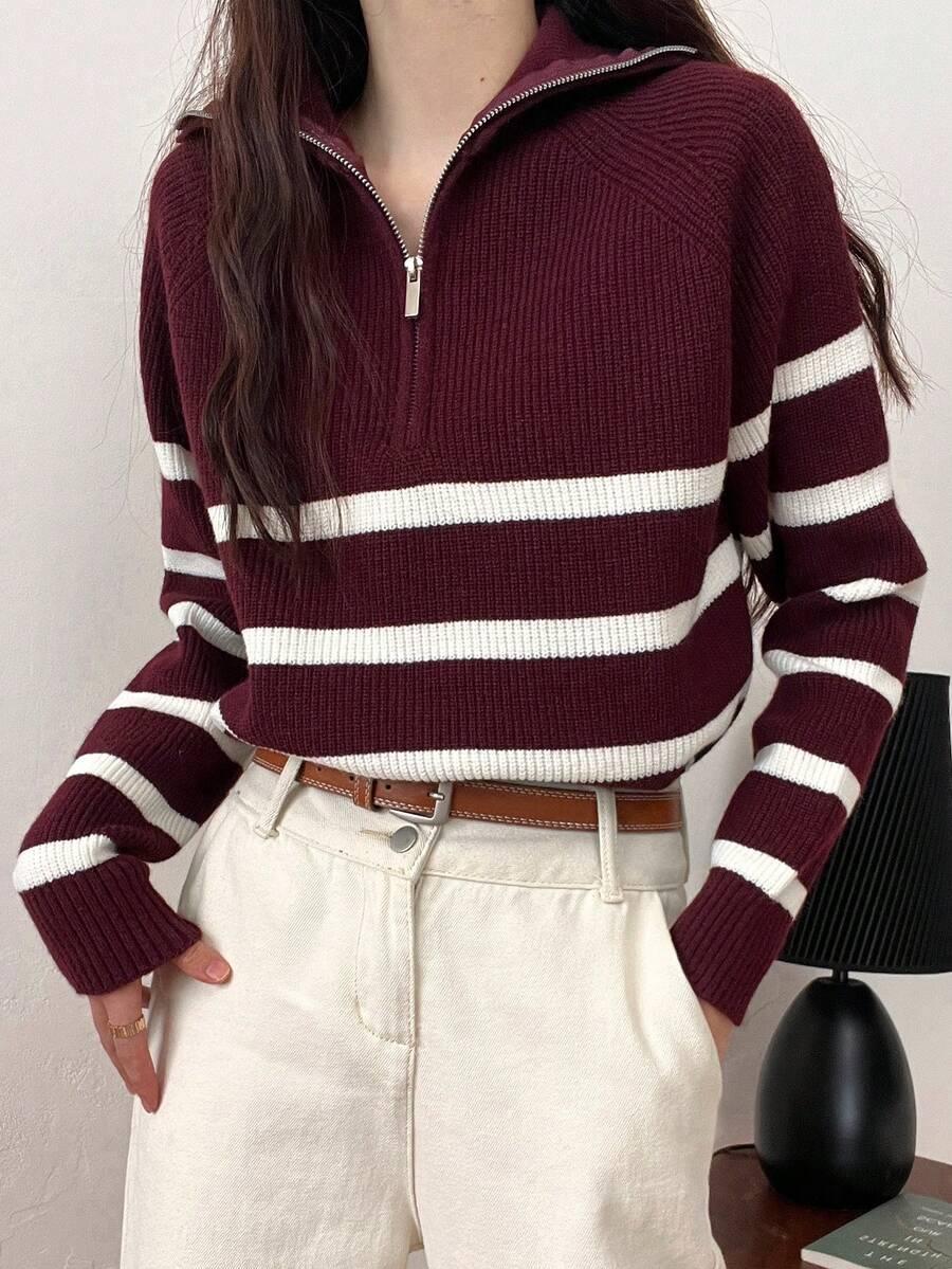 CZERWONY SWETER PASKI