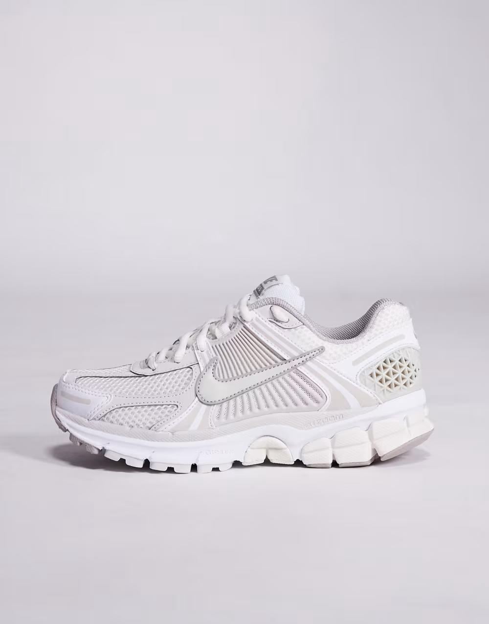 Zoom Vomero 5 beżowe buty sportowe