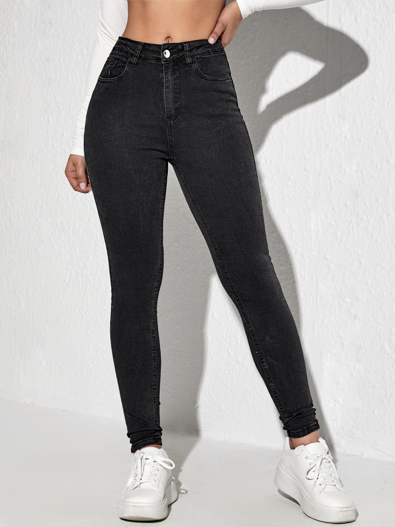 czarne spodnie jeans