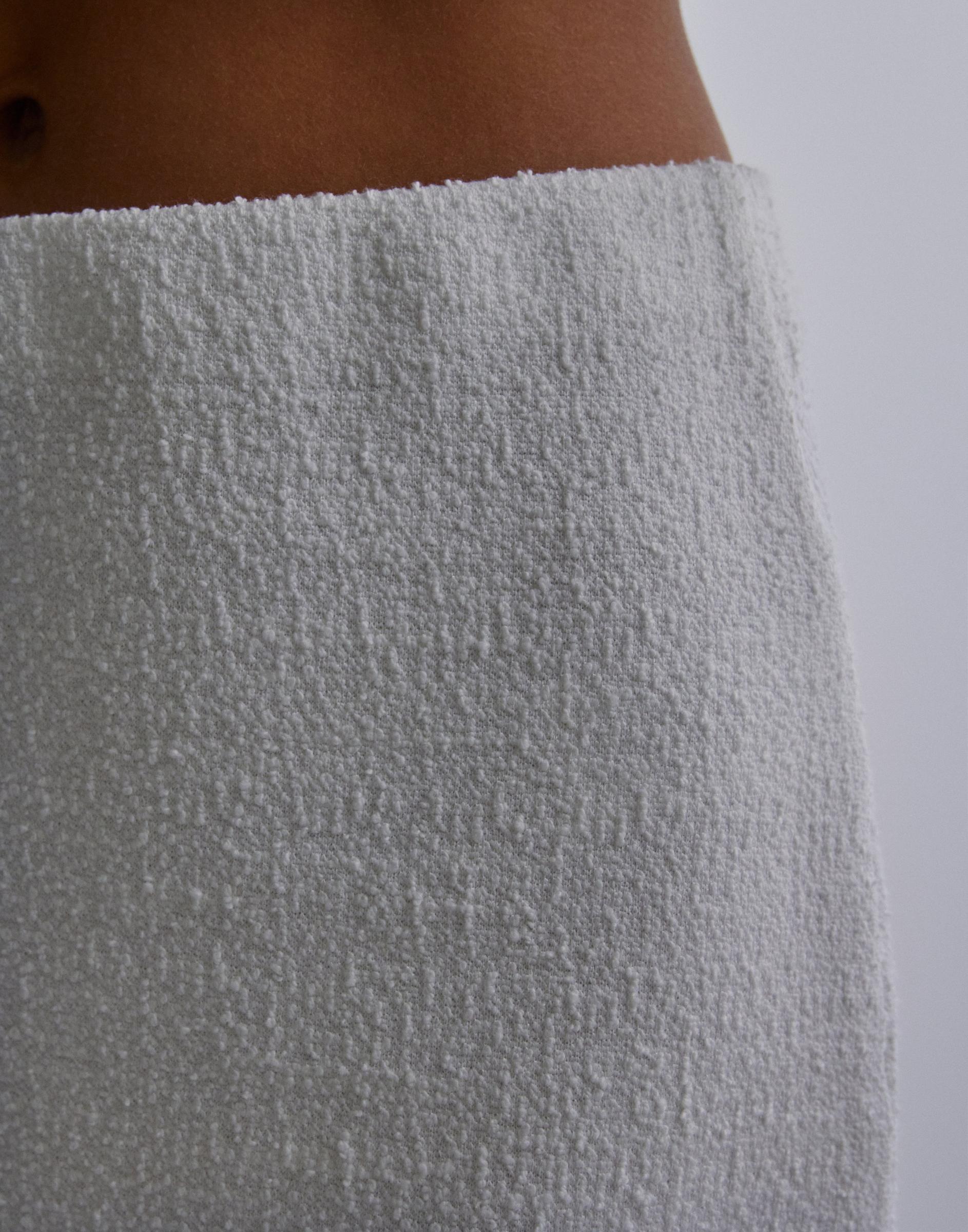 biała maxi spódnica dzianina tekstura rozporek