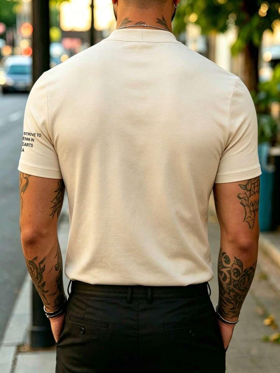 beżowy t-shirt napisy