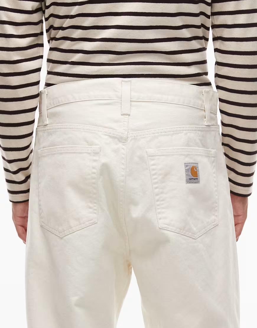 beżowe spodnie jeans