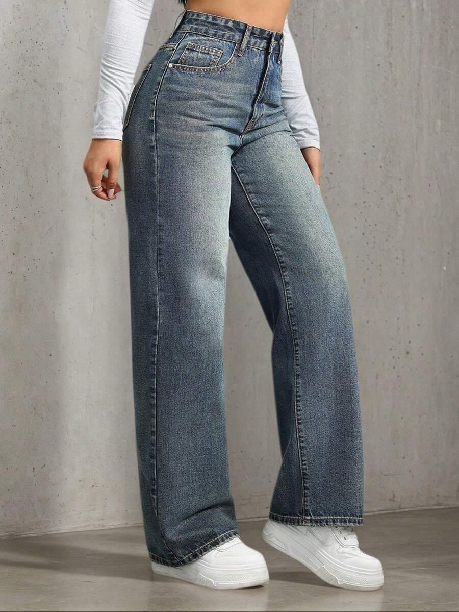 niebieskie spodnie jeans